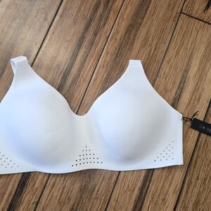 Victoria's Secret Seamless White Sports Bra Size Large New